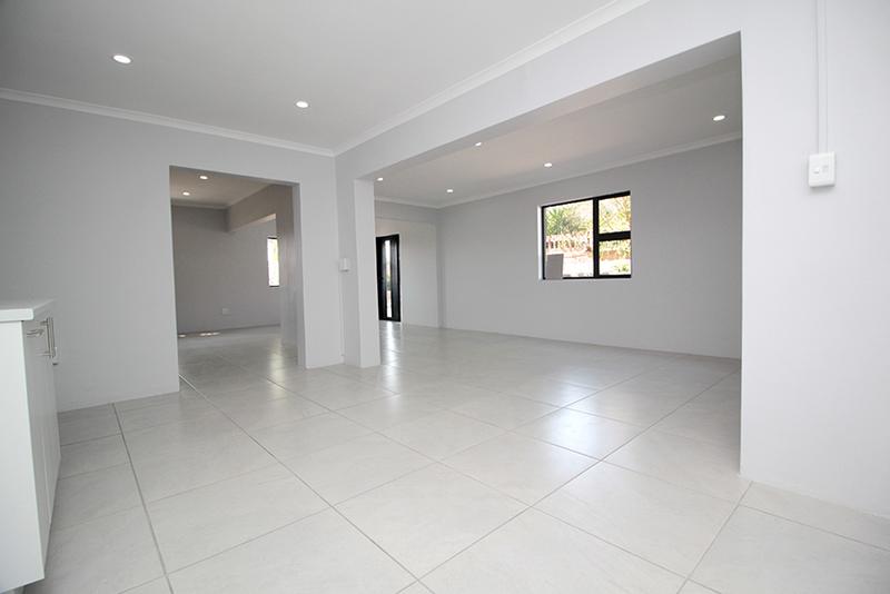 5 Bedroom Property for Sale in Fraaiuitsig Western Cape